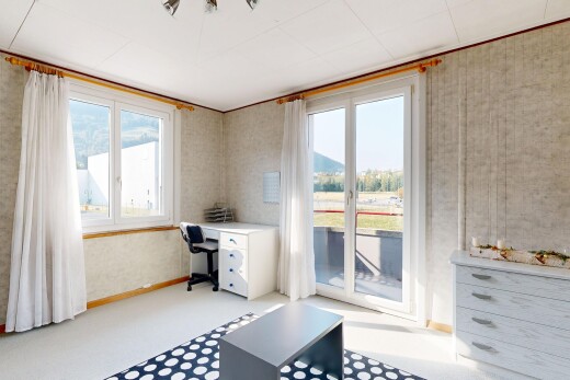 bureau avec plinthes murales, baseboards wall, light floor, et inside property