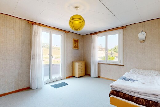 chambre avec accès à l'extérieur, carpet, moquette, baseboards wall, et plinthes murales