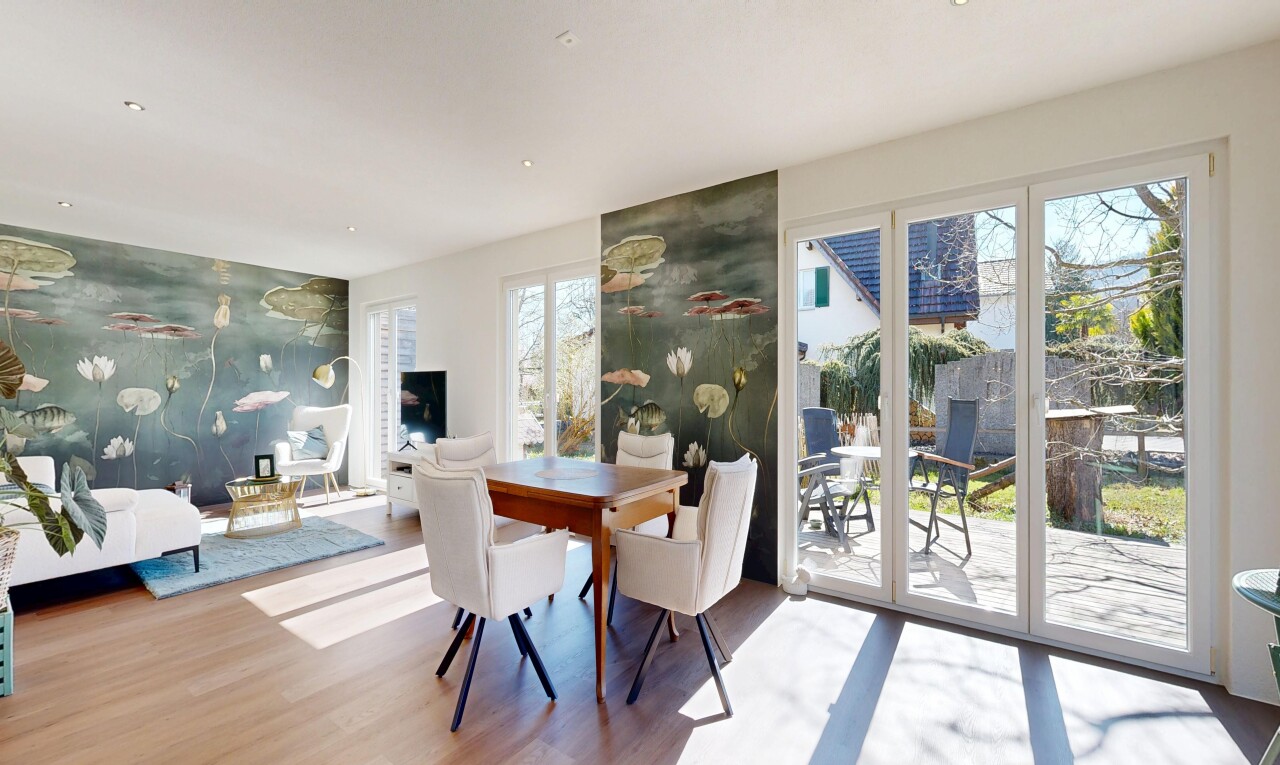 wohn- / esszimmer mit akzentwand, accent wall, natürliches licht, natural light, und gipskartonwand