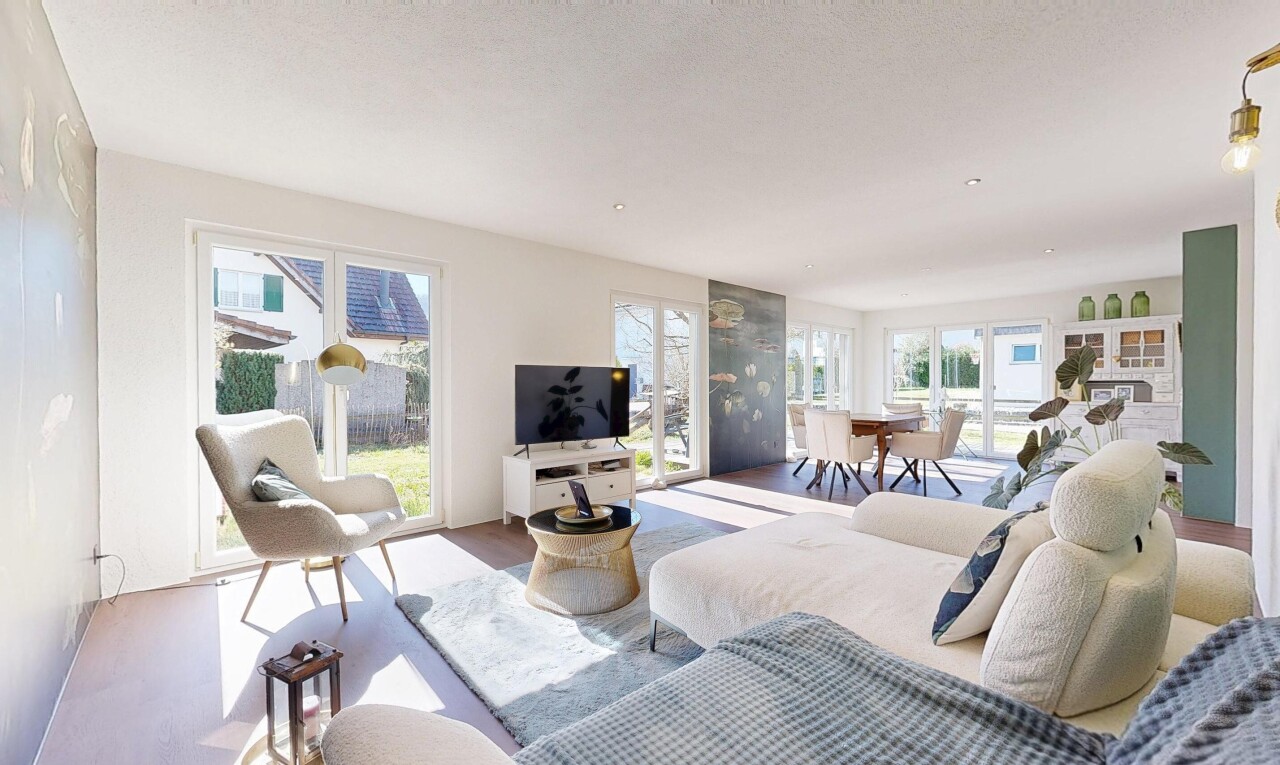 wohn- / esszimmer mit fernseher, inside property, natürliches licht, natural light, und gipskartonwand