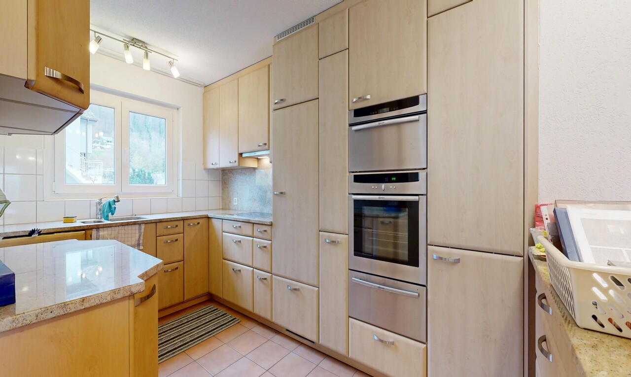 küche mit hellbraune schränke, light brown cabinets, light countertops, küchenrückwand beim herd, und küchenrückwand beim Herd