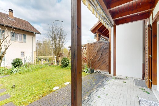 garten mit rasen, zaun, und from property