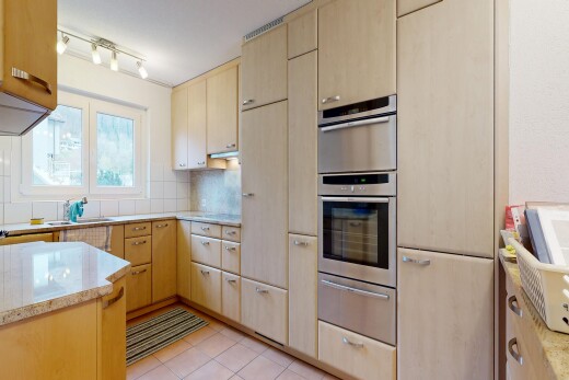 küche mit hellbraune schränke, light brown cabinets, light countertops, küchenrückwand beim herd, und küchenrückwand beim Herd