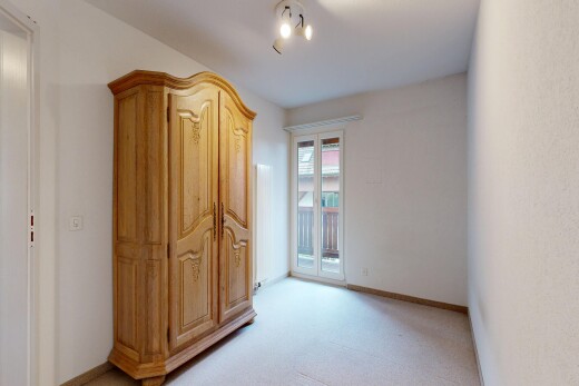 pièce vide avec inside property, carpet, moquette, light floor, et natural light