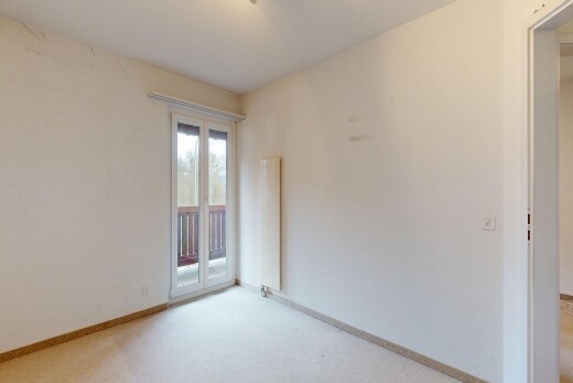 leerer raum mit gipskartonwand, drywall, teppich, carpet, und natürliches licht
