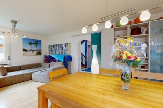 wohn- / esszimmer mit inside property, drywall, gipskartonwand, natural light, und natürliches licht