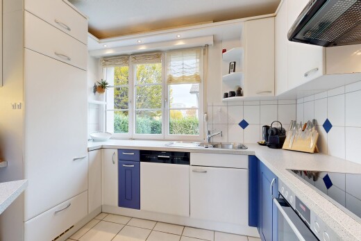 küche mit dunstabzugshaube, arbeitsplatten, offene regale, ofen, und natural light