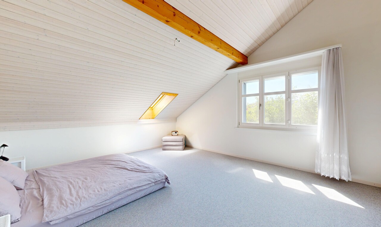 zimmer / schlafzimmer mit zusätzliches zimmer, teppich, carpet, dachschräge, und vaulted ceiling