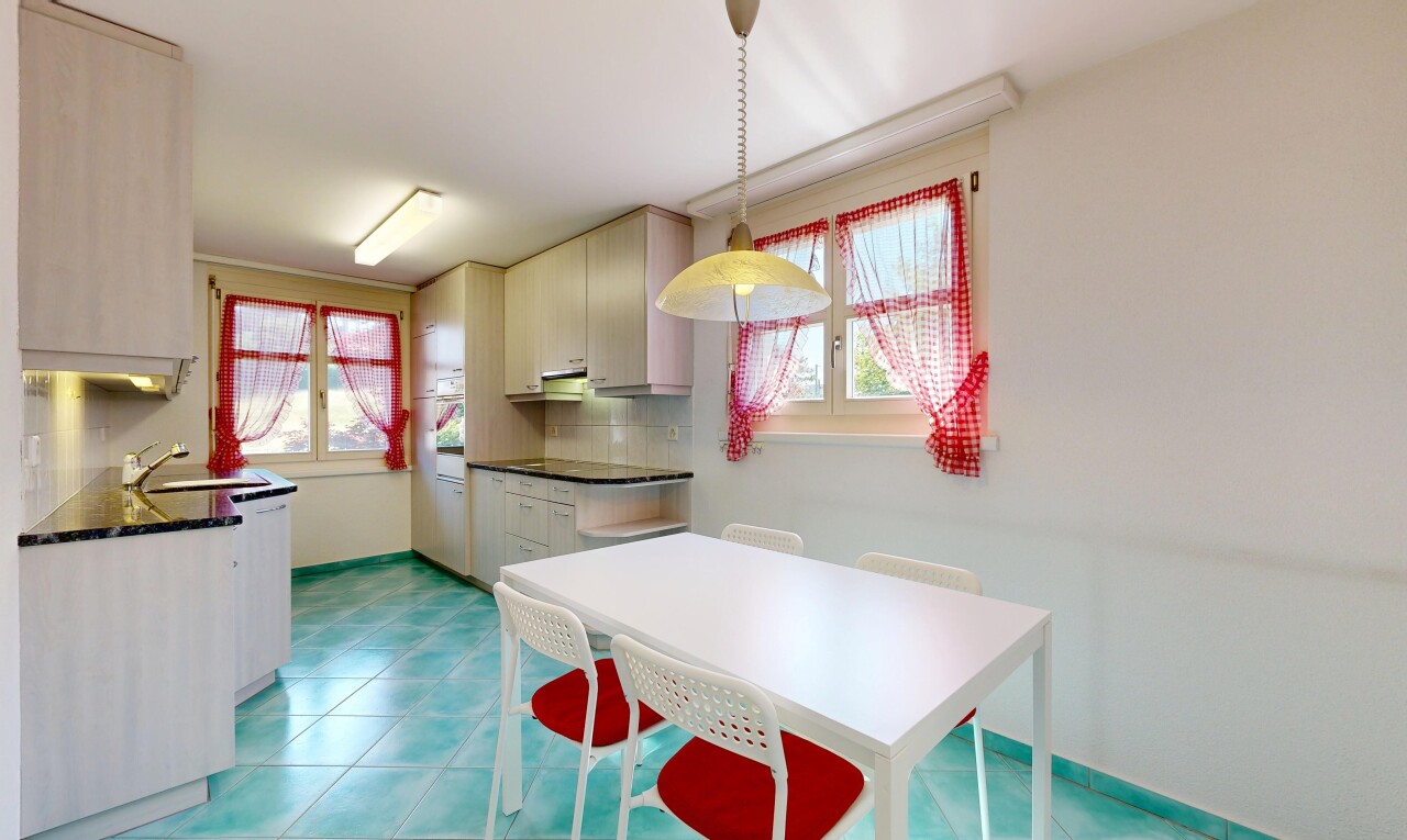 küche mit dark countertops, natürliches licht, natural light, gipskartonwand, und drywall