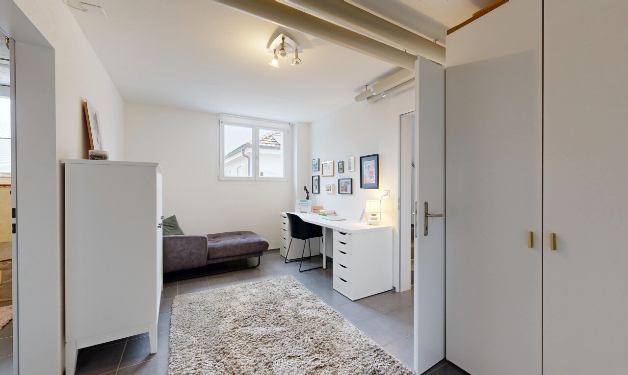 zimmer / schlafzimmer mit inside property, natürliches licht, natural light, gipskartonwand, und drywall