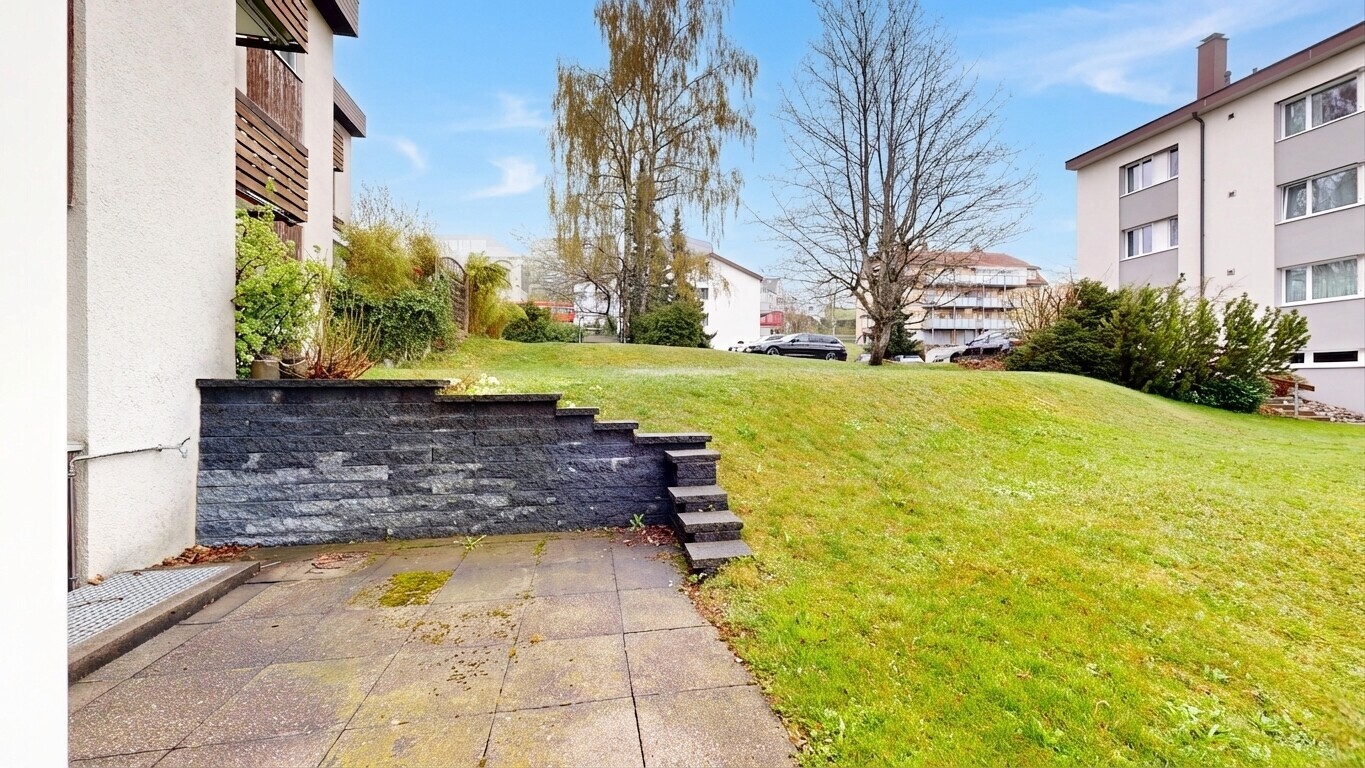 garden featuring a lawn