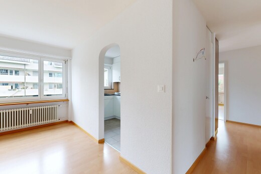 leerer raum mit kühler, inside property, gewölbte gehwege, natural light, und natürliches licht