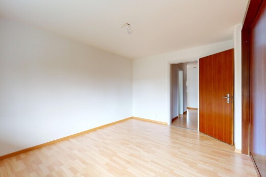 leerer raum mit gipskartonwand, drywall, inside property, holzfußboden, und wood finish floor