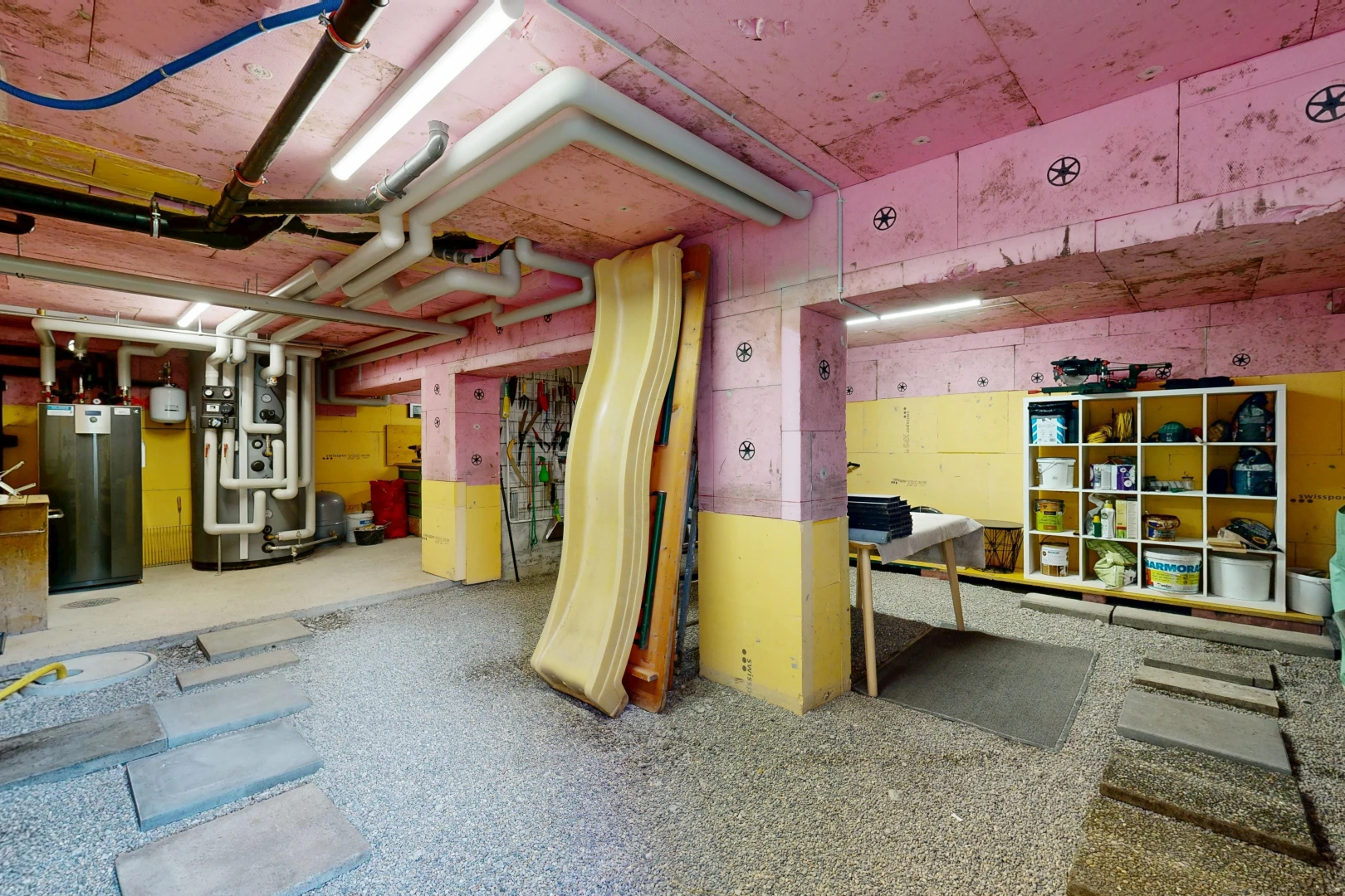 fitnessstudio mit keller und inside property