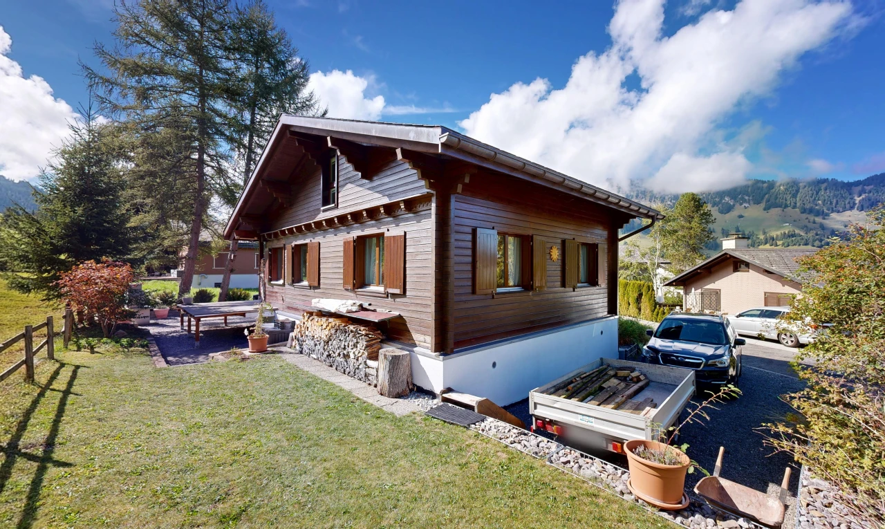 außenansicht mit horizontale verkleidung, property visible, rasen, day time, und from property