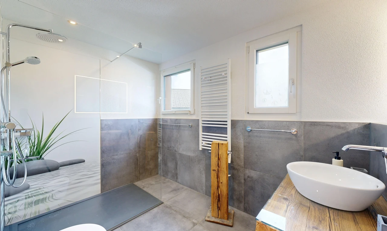 bad mit handtuchwärmer, dusche, komplettes badezimmer, waschbecken, und kühler