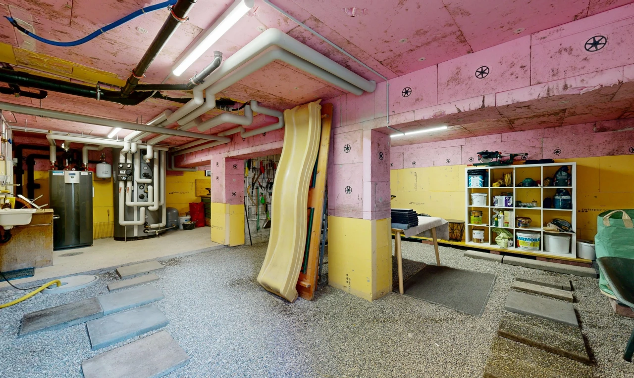 fitnessstudio mit keller und inside property