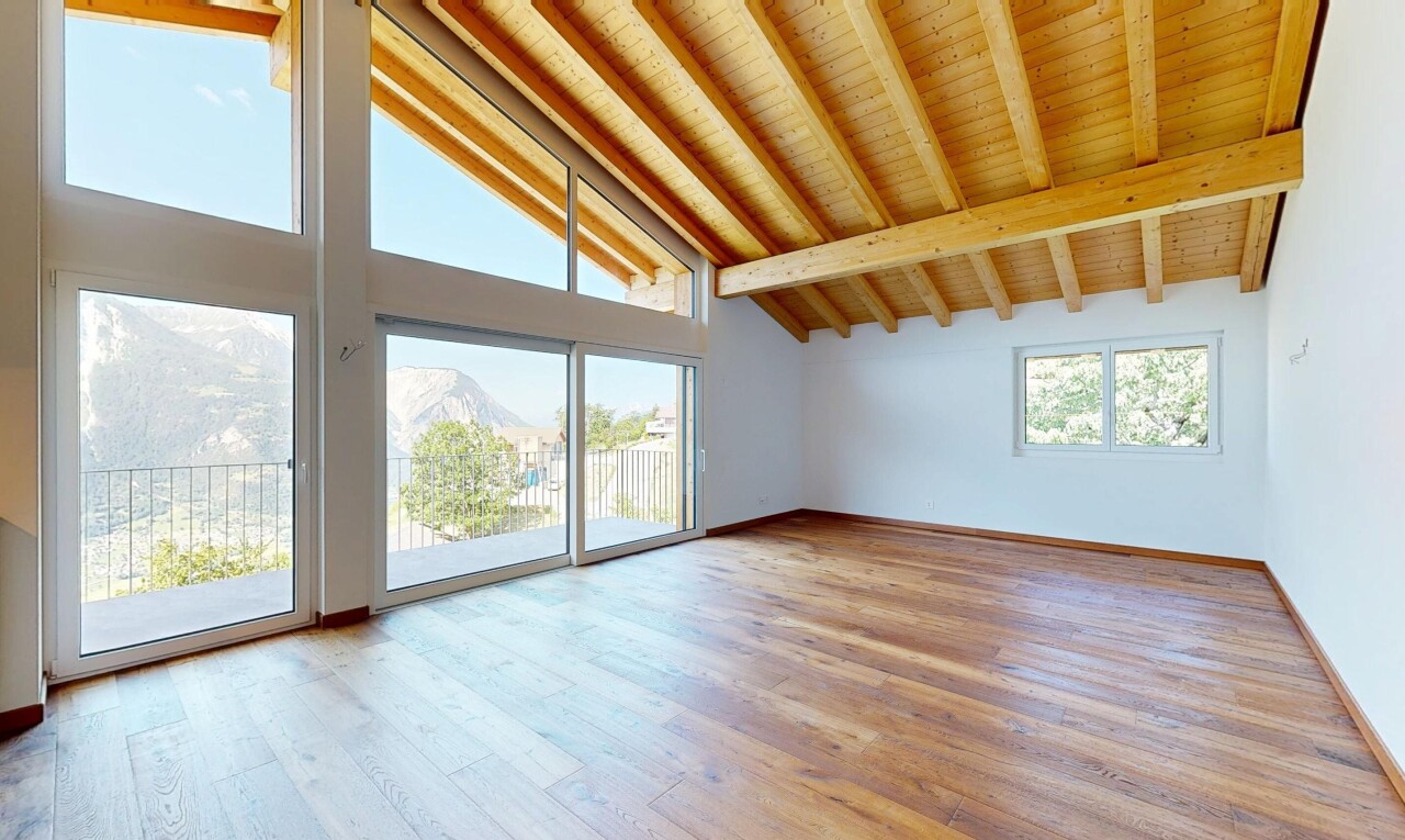leerer raum mit day time, hohe decke, high ceiling, natürliches licht, und natural light