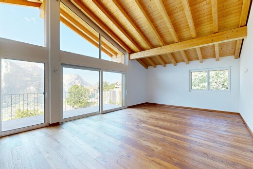 leerer raum mit day time, hohe decke, high ceiling, natürliches licht, und natural light