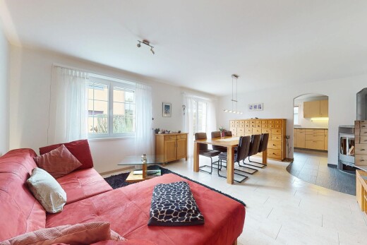 wohn- / esszimmer mit natürliches licht, natural light, gipskartonwand, drywall, und inside property