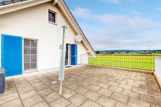 terrasse mit property visible, terrasse, und day time