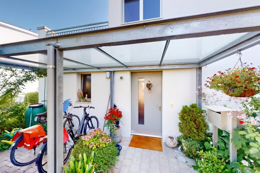 terrasse mit property visible und day time