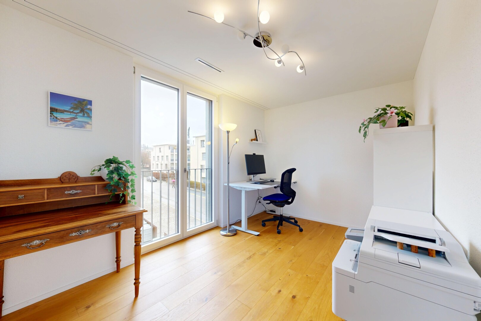 bureau avec espace bureau, natural light, lumière naturelle, drywall, et cloison sèche