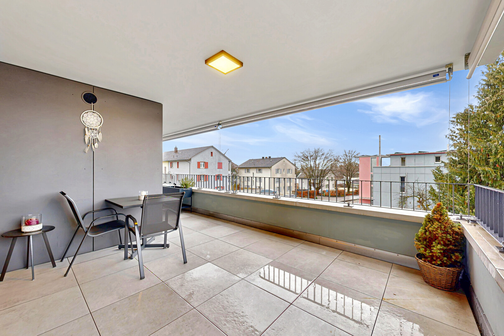 terrasse avec terrasse, from property, vue résidentielle, residential view, et day time