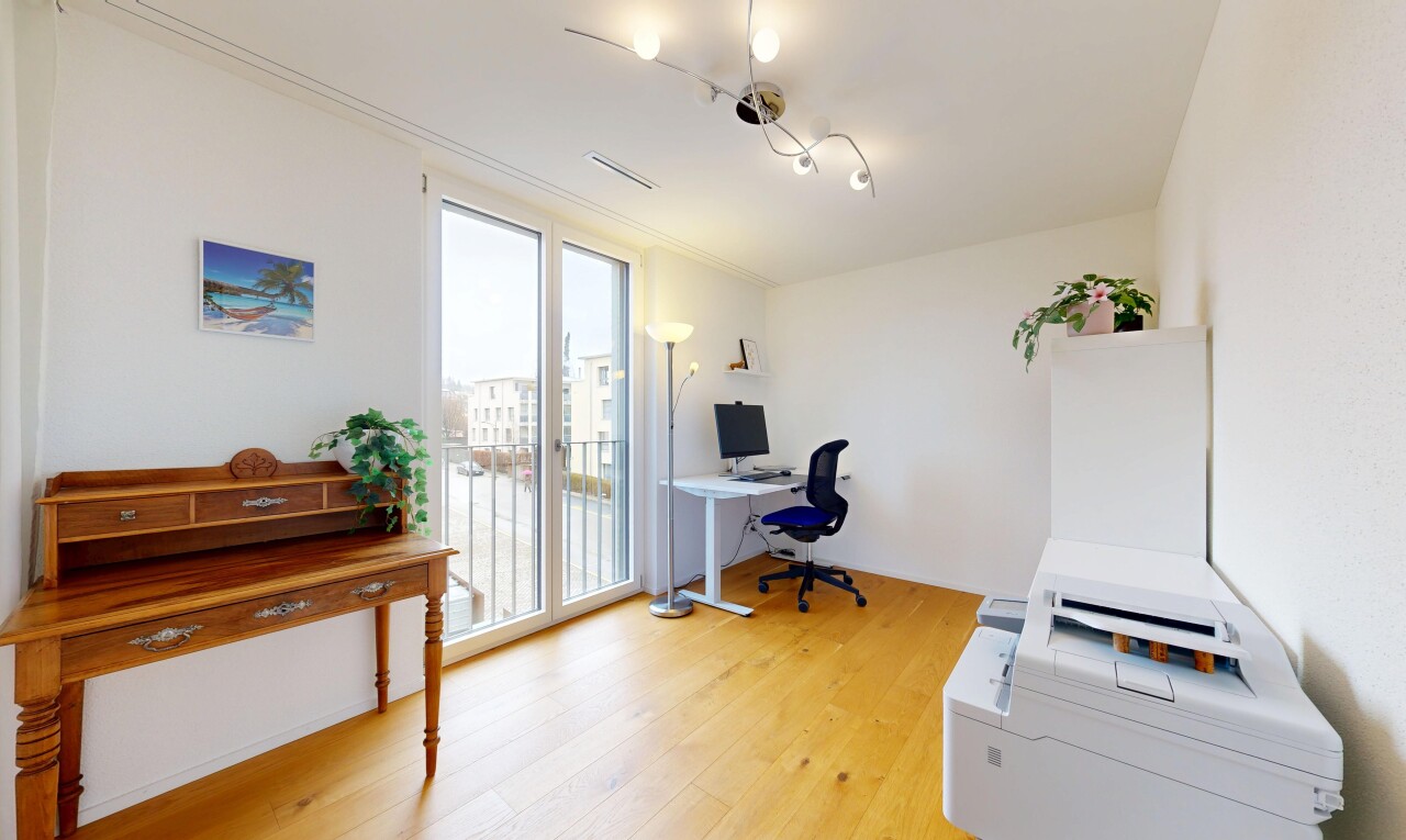 bureau avec espace bureau, natural light, lumière naturelle, drywall, et cloison sèche