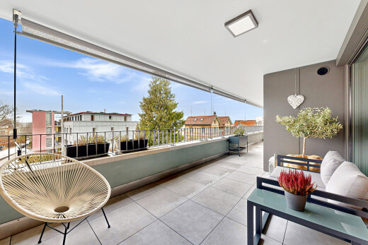 terrasse avec terrasse, day time, espace de vie extérieur, residential view, et vue résidentielle