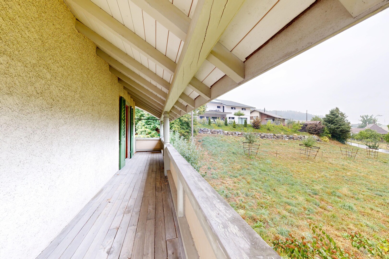 terrasse mit balkon, from property, rasen, view focus, und overcast