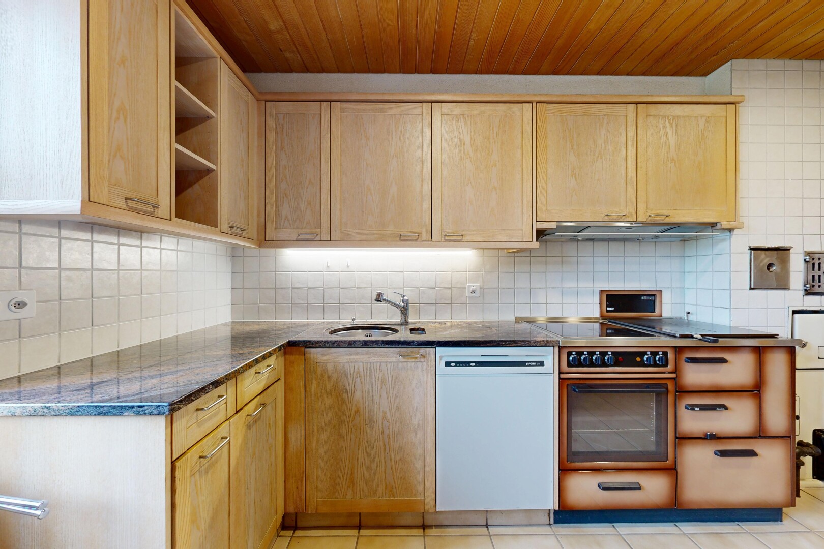 küche mit open shelves, offene regale, dark countertops, shaker cabinets, und schranktüren mit vertiefter mittelplatte