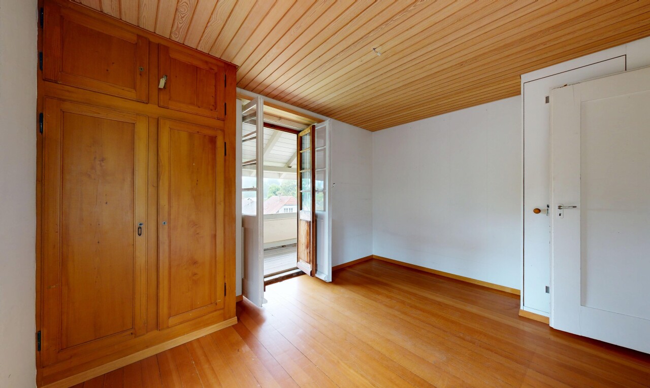 leerer raum mit wood ceiling, holzdecke, drywall, gipskartonwand, und light floor