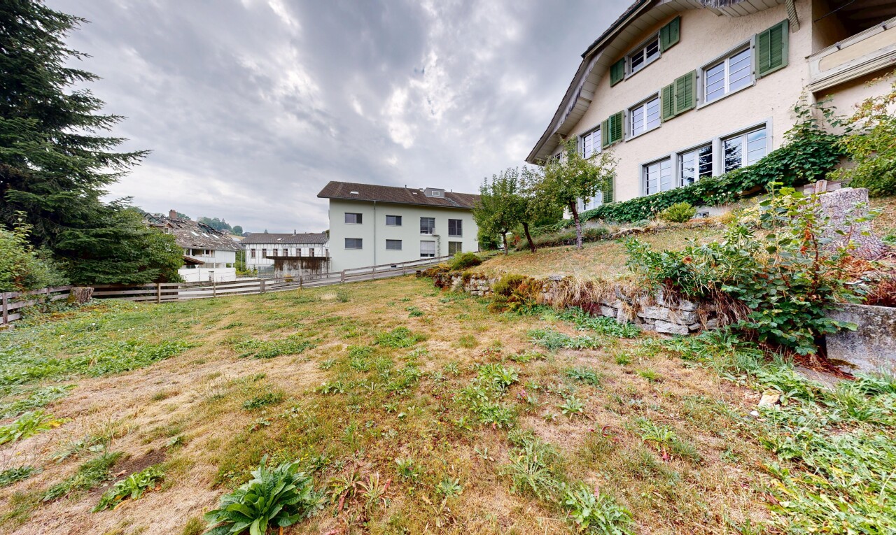 garten mit overcast und zaun