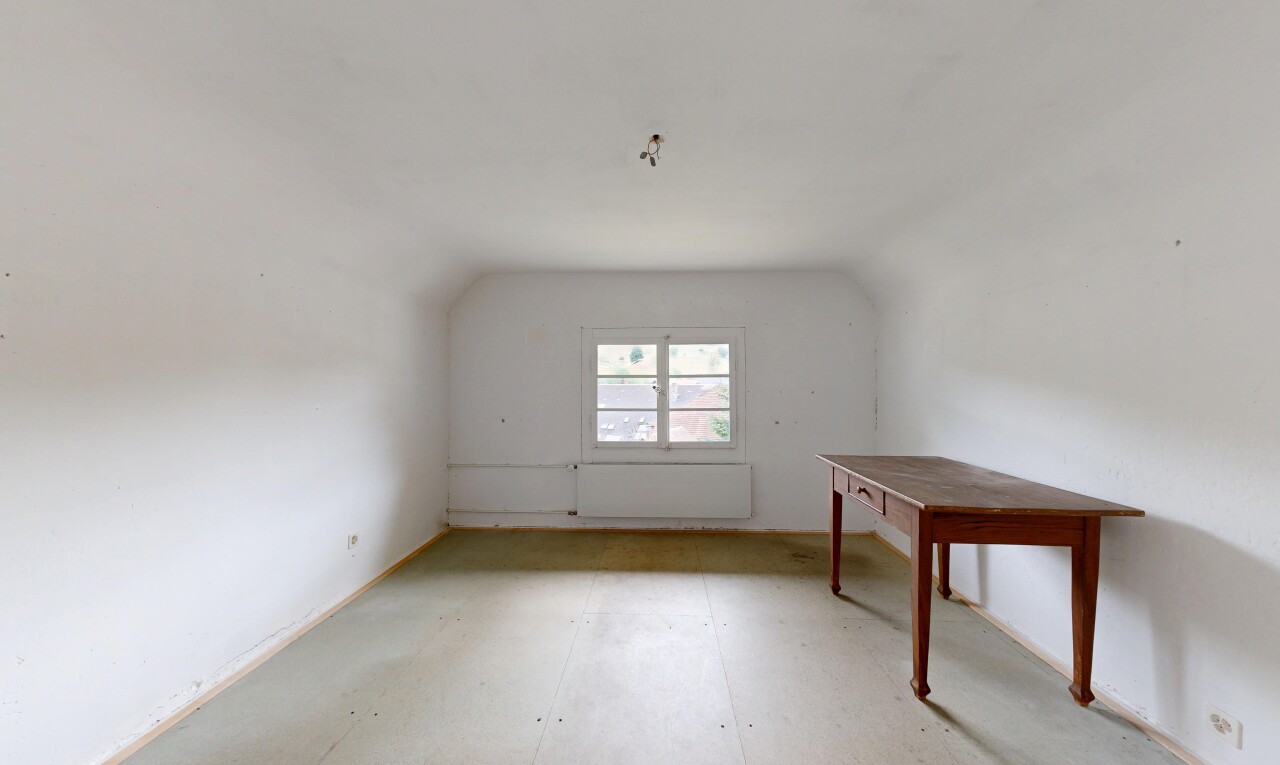 leerer raum mit zusätzliches zimmer, drywall, gipskartonwand, inside property, und kühler