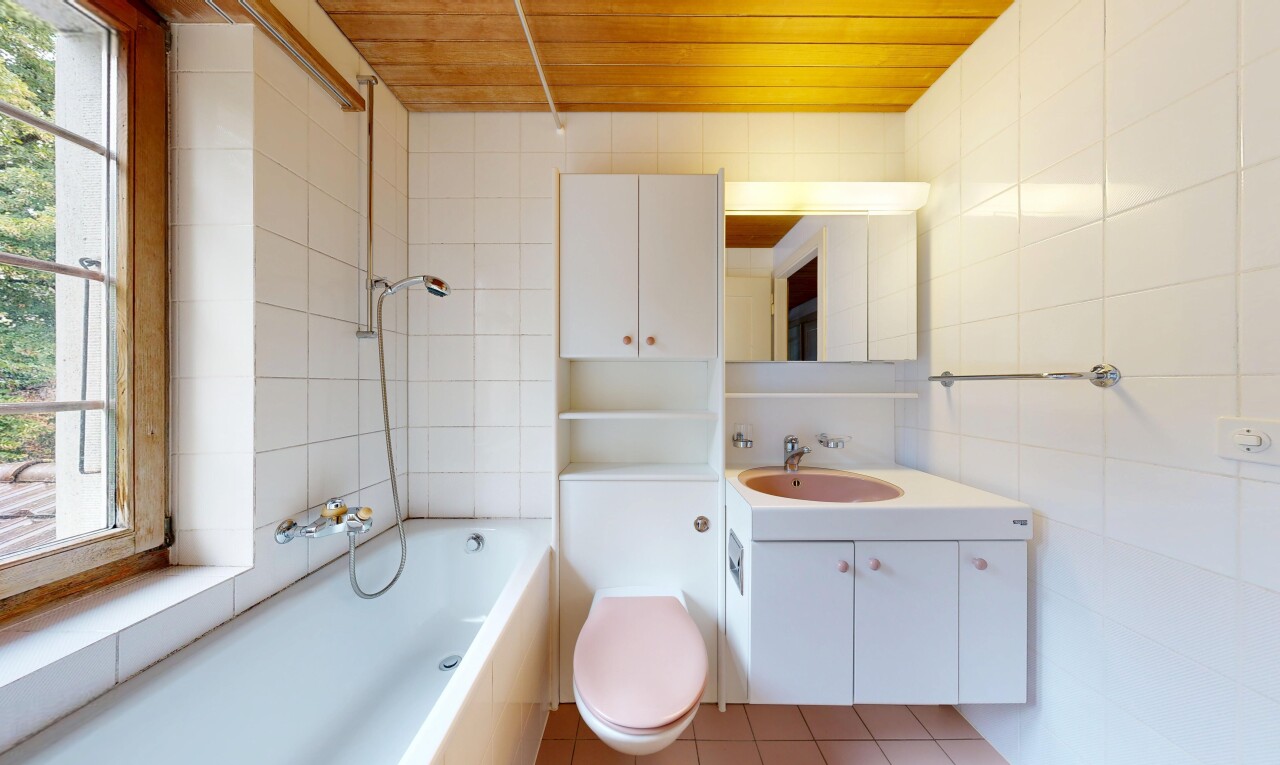 bad mit komplettes badezimmer, tile wall, fliesenwand, schminktisch, und spiegel