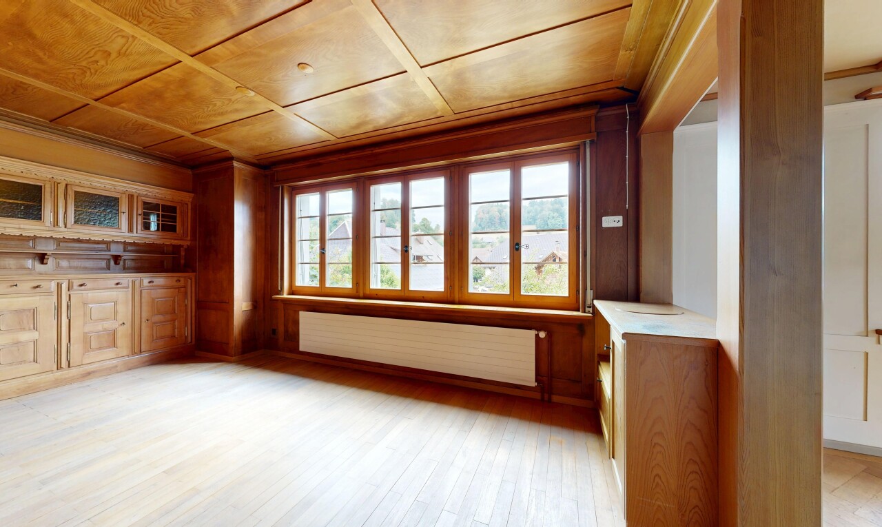 leerer raum mit kühler, light floor, wood ceiling, holzdecke, und wood finish floor