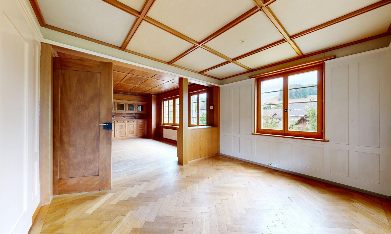 leerer raum mit kassettendecke, coffered ceiling, wandvertäfelung, paneling wall, und holzfußboden