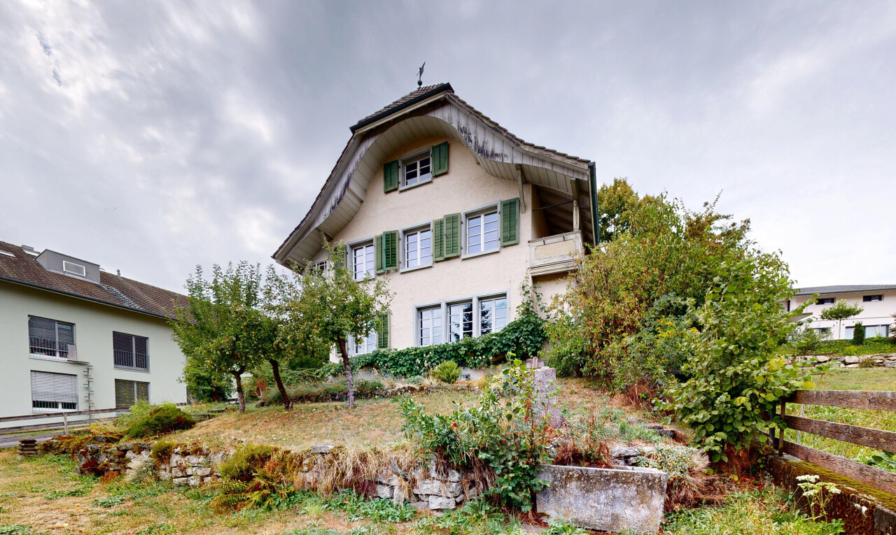 außenansicht mit overcast, property visible, zaun, und stuckverkleidung