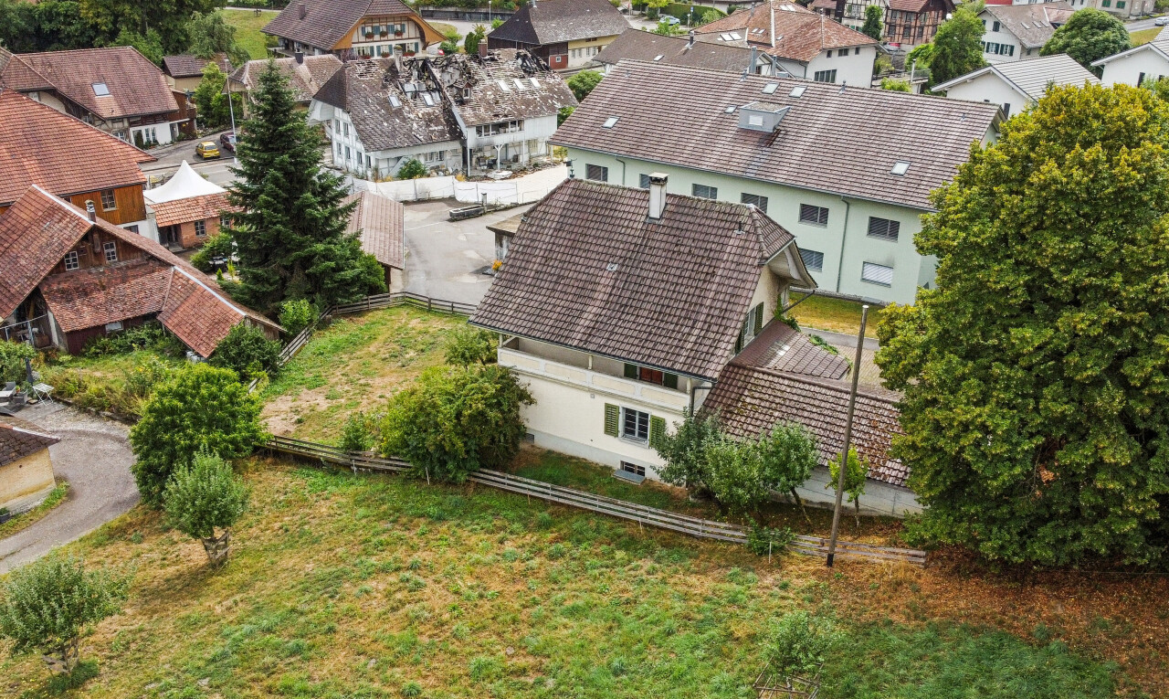 außenansicht mit residential view, wohngebietblick, neighborhood view, zaun, und drone view