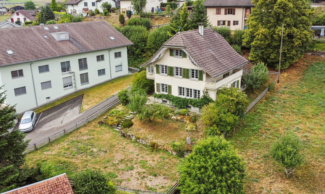 außenansicht mit drone view und property visible