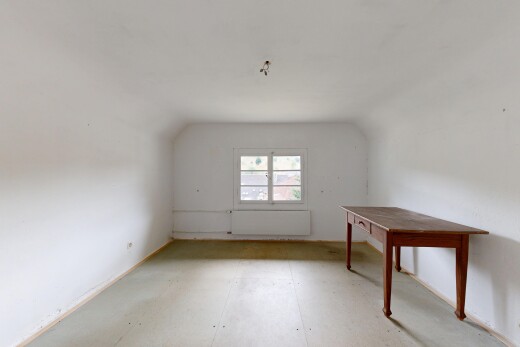 leerer raum mit zusätzliches zimmer, drywall, gipskartonwand, inside property, und kühler