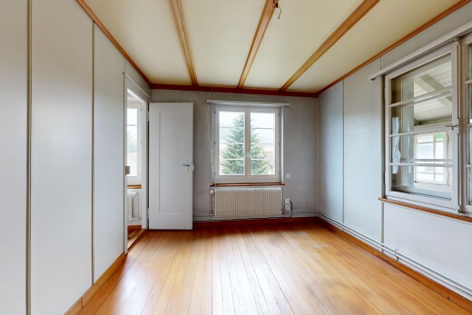 leerer raum mit kühler, natürliches licht, manufactured wall, holzfußboden, und wood finish floor