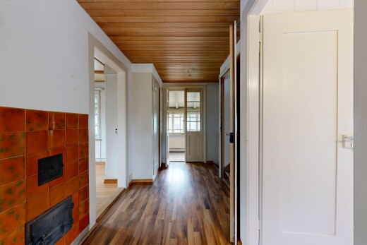 halle / korridor mit wood ceiling, holzdecke, wood finish floor, holzfußboden, und drywall
