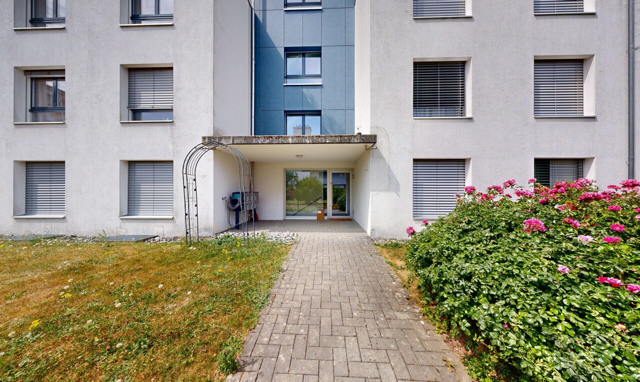 extérieur du bâtiment avec apartment complex view, vue sur le complexe d'appartements, et from community