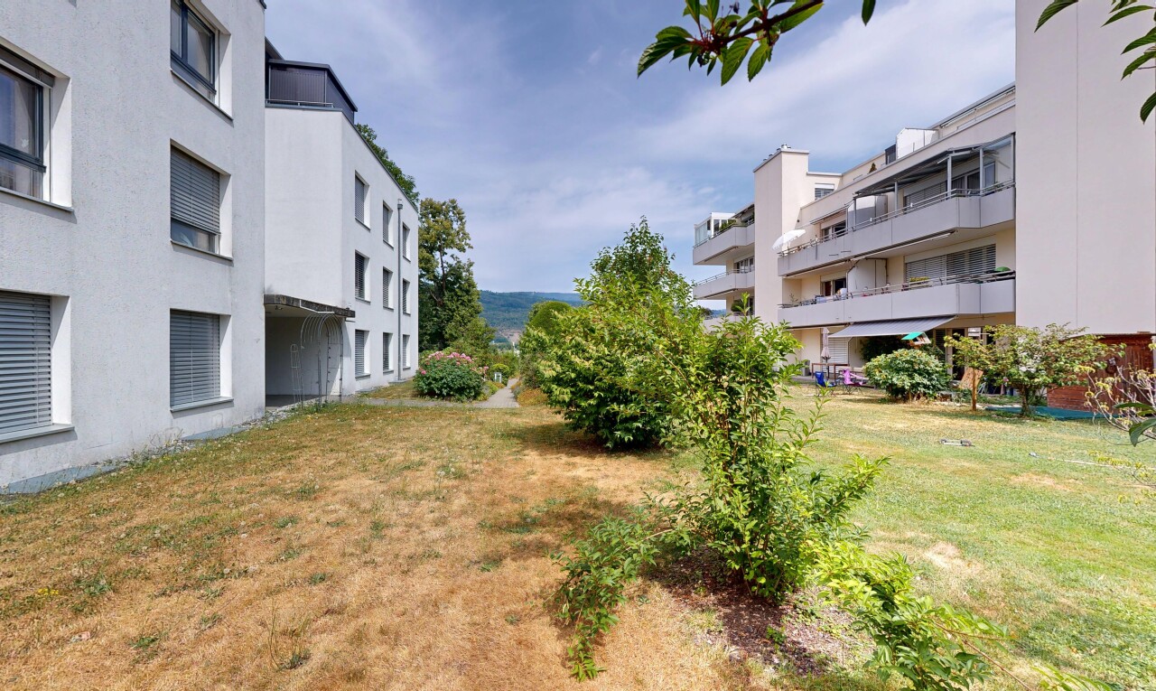 extérieur du bâtiment avec vue sur le complexe d'appartements, apartment complex view, from community, et day time