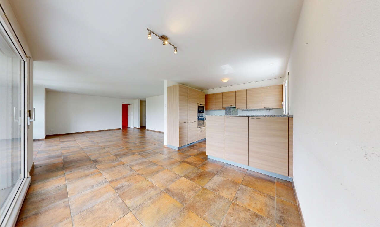 pièce vide avec drywall, cloison sèche, inside property, et light floor