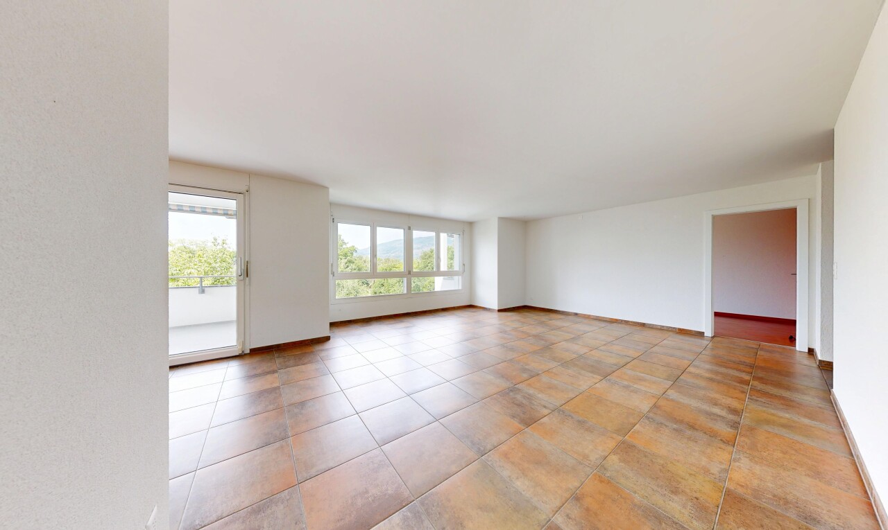 pièce vide avec inside property, lumière naturelle, natural light, cloison sèche, et drywall