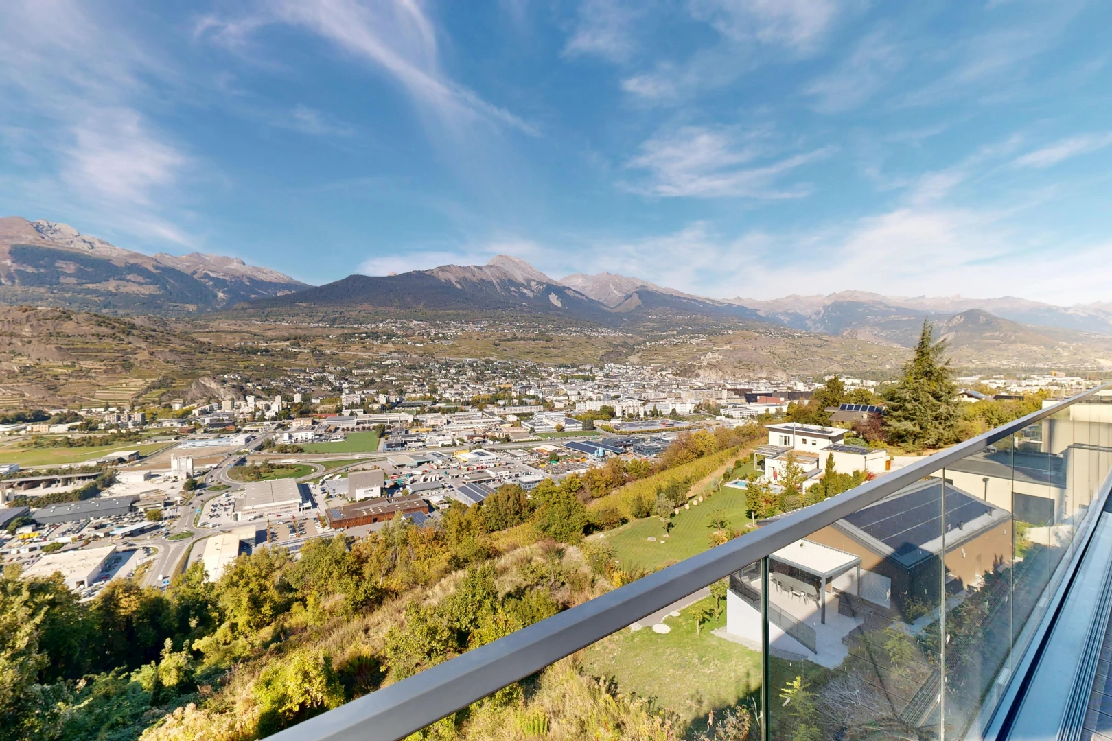 vue sur la montagne avec vue sur la montagne, mountain view, day time, et from property