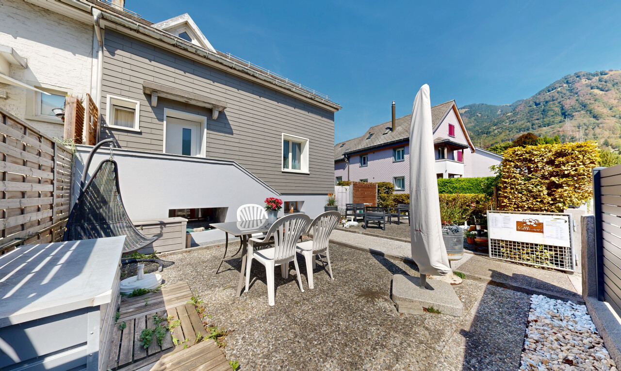 terrasse avec terrasse, coin repas extérieur, day time, et clôture